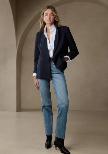 Stylish navy blue cotton blazer for a sophisticated and timeless look.